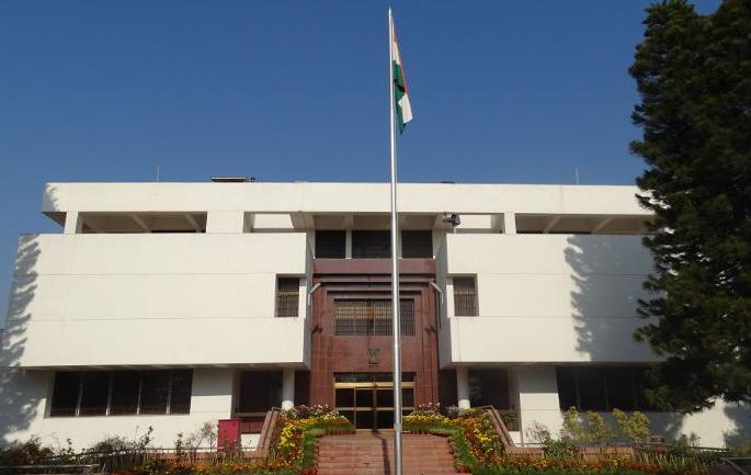 Pakistani threats to Indian guests in Iftar party; Turned away from the hotel | भारतीय दुतावासाच्या इफ्तार पार्टीतील पाहुण्यांना पाकिस्तानात धमक्या; दरवाजातून माघारी फिरले Pakistani threats to Indian guests in Iftar party; Turned away from the hotel | भारतीय दुतावासाच्या इफ्तार पार्टीतील पाहुण्यांना पाकिस्तानात धमक्या; दरवाजातून माघारी फिरले