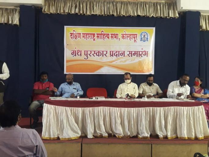 Marathi should be glorified from house to house: Dr. D.T. Shirke | मराठीचा गौरव घराघरांतून केला जावा :डॉ. डी.टी. शिर्के