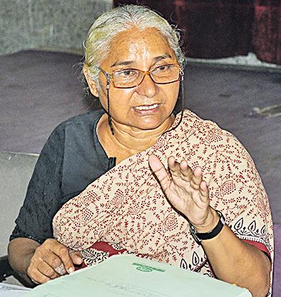  Sardar lake only for big industrialists | सरदार सरोवर केवळ बड्या उद्योगपतींसाठी