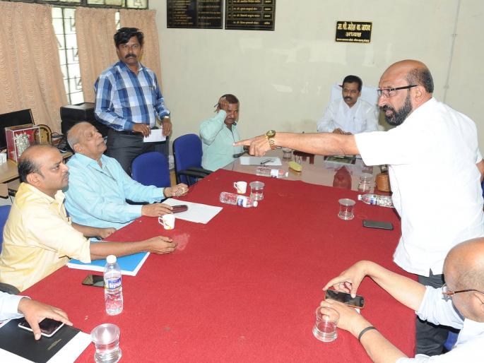 Opposing priests to install CCTV in Ambabai pregnant | अंबाबाई गर्भकुटीत सीसीटीव्ही बसविण्यास पुजाऱ्यांचा विरोध