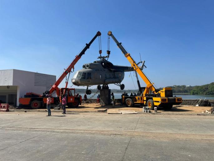 Indian Air Force helicopter has been convoy in the Futala area for public | पंतप्रधान, राष्ट्रपतींच्या सेवेतील हेलिकॉप्टर वाढवेल फुटाळा तलावाचे सौंदर्य Indian Air Force helicopter has been convoy in the Futala area for public | पंतप्रधान, राष्ट्रपतींच्या सेवेतील हेलिकॉप्टर वाढवेल फुटाळा तलावाचे सौंदर्य