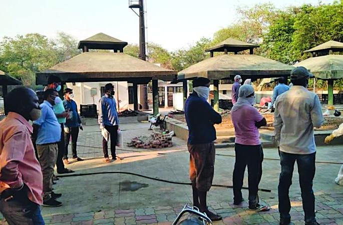 Coronavirus in Nagpur; Free wood for cremation of coronated bodies in Nagpur | Coronavirus in Nagpur; नागपुरात कोरोनाबाधित मृतदेहांच्या अंत्यसंस्कारासाठी आता नि:शुल्क लाकडे Coronavirus in Nagpur; Free wood for cremation of coronated bodies in Nagpur | Coronavirus in Nagpur; नागपुरात कोरोनाबाधित मृतदेहांच्या अंत्यसंस्कारासाठी आता नि:शुल्क लाकडे