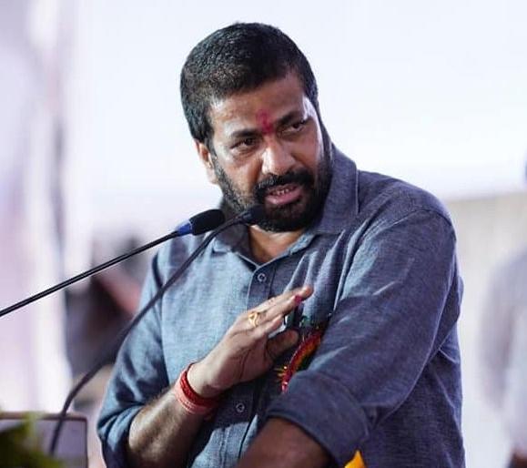 ...So, I will resign and enter the field; Bachu Kadu's warning again | ...तर, राजीनामा देऊन मैदानात उतरेन; बच्चू कडूंचा पुन्हा इशारा ...So, I will resign and enter the field; Bachu Kadu's warning again | ...तर, राजीनामा देऊन मैदानात उतरेन; बच्चू कडूंचा पुन्हा इशारा