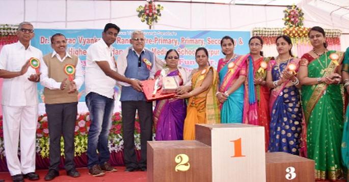 Adarsh Maestro Awards in Sreha Sammelan | स्रेहसंमेलनात आदर्श मातांना पुरस्कार Adarsh Maestro Awards in Sreha Sammelan | स्रेहसंमेलनात आदर्श मातांना पुरस्कार