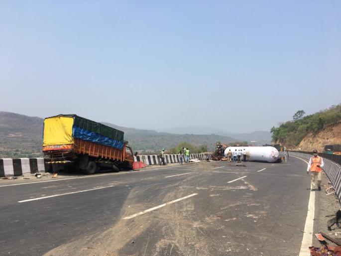 Expressway gas tanker's brakes fail, hit three trains | एक्सप्रेस वेवर गॅस टँकरचा ब्रेक फेल, तीन गाड्यांना दिली धडक Expressway gas tanker's brakes fail, hit three trains | एक्सप्रेस वेवर गॅस टँकरचा ब्रेक फेल, तीन गाड्यांना दिली धडक