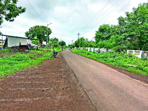 Road work is stalled | रस्त्यांचे काम रखडलेलेच Road work is stalled | रस्त्यांचे काम रखडलेलेच