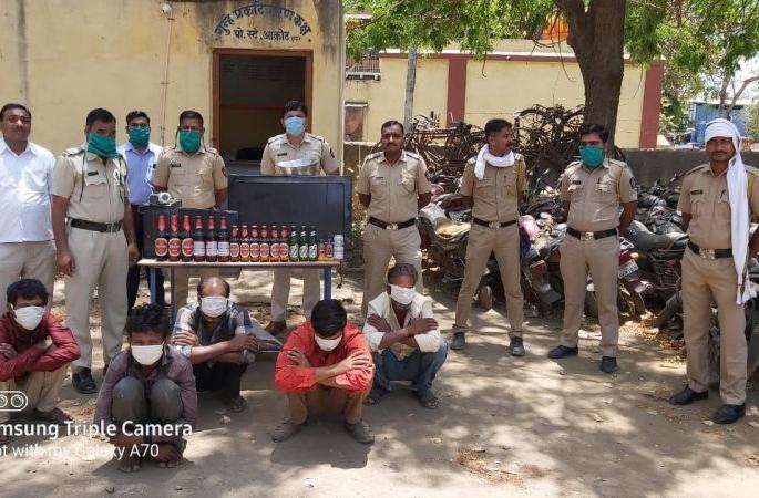 Five accused of breaking beer bar arrested | बिअर बार फोडणारे पाच आरोपी जेरबंद Five accused of breaking beer bar arrested | बिअर बार फोडणारे पाच आरोपी जेरबंद