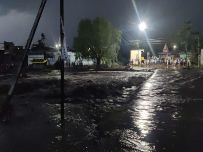 Khadka village in Amravati's Varud taluka lost contact; Kund river floods | अमरावतीच्या वरूड तालुक्यात खडका गावाचा संपर्क तुटला; कुंड नदीला महापूर Khadka village in Amravati's Varud taluka lost contact; Kund river floods | अमरावतीच्या वरूड तालुक्यात खडका गावाचा संपर्क तुटला; कुंड नदीला महापूर