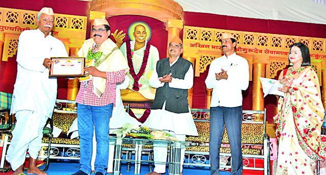 The development of the village is done through the songs of the national anthem | राष्ट्रसंतांच्या ग्रामगीतेतूनच गावाचा विकास The development of the village is done through the songs of the national anthem | राष्ट्रसंतांच्या ग्रामगीतेतूनच गावाचा विकास