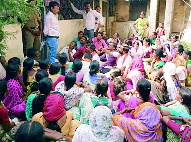 Collectorate sticks to excise women | कलेक्ट्रेट, एक्साइजमध्ये दारूबंदीसाठी महिलांचा ठिय्या