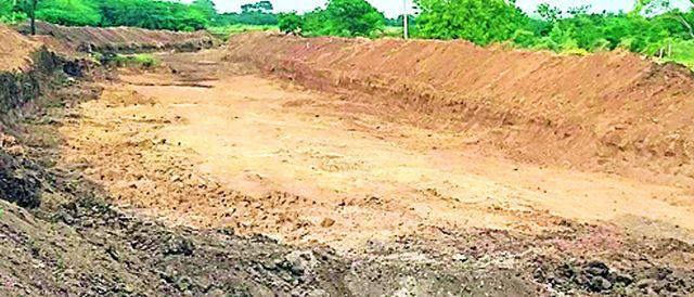 Shiver dry; How to water 758 villages? | शिवार कोरडेच; ७५८ गावे जलपरिपूर्र्ण कशी? Shiver dry; How to water 758 villages? | शिवार कोरडेच; ७५८ गावे जलपरिपूर्र्ण कशी?