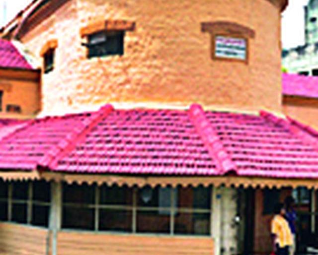 Will the chair be sticky? | खुर्चीला चिकटलेल्यांची होईल का बदली ? Will the chair be sticky? | खुर्चीला चिकटलेल्यांची होईल का बदली ?