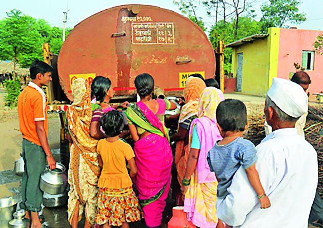 Water shortage crisis dark | पाणीटंचाईचे संकट गडद Water shortage crisis dark | पाणीटंचाईचे संकट गडद