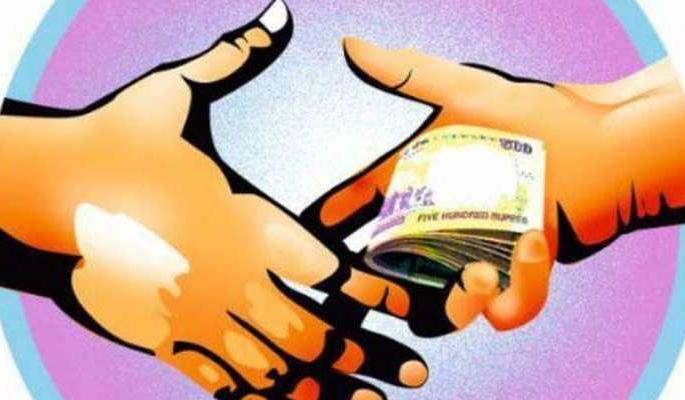 Agriculture Supervisor of Dindori arrested for accepting bribe | दिंडोरीचा कृषी पर्यवेक्षक लाच घेताना अटक Agriculture Supervisor of Dindori arrested for accepting bribe | दिंडोरीचा कृषी पर्यवेक्षक लाच घेताना अटक