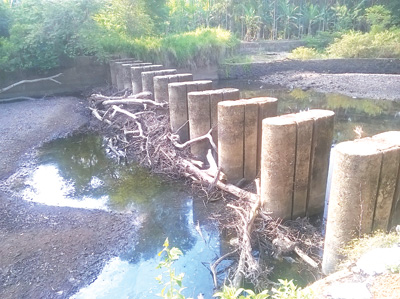 The gathering of the Mela is in the frayed forest department | मेळाच्या बंधारा अडकला वनविभागाच्या कचाट्यात