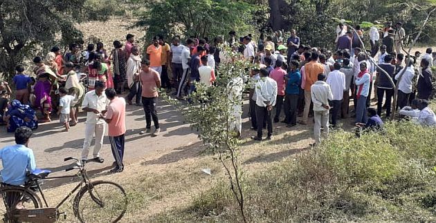 In Bhandara district, a school boy was crushed by a tractor | भंडारा जिल्ह्यात भरधाव ट्रॅक्टरने सातवीच्या विद्यार्थ्याला चिरडले In Bhandara district, a school boy was crushed by a tractor | भंडारा जिल्ह्यात भरधाव ट्रॅक्टरने सातवीच्या विद्यार्थ्याला चिरडले