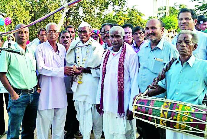 Develop this village, put a lamp on it's knowledge! | विकास करु या गावाचा, दिवा लावू या ज्ञानाचा ! Develop this village, put a lamp on it's knowledge! | विकास करु या गावाचा, दिवा लावू या ज्ञानाचा !