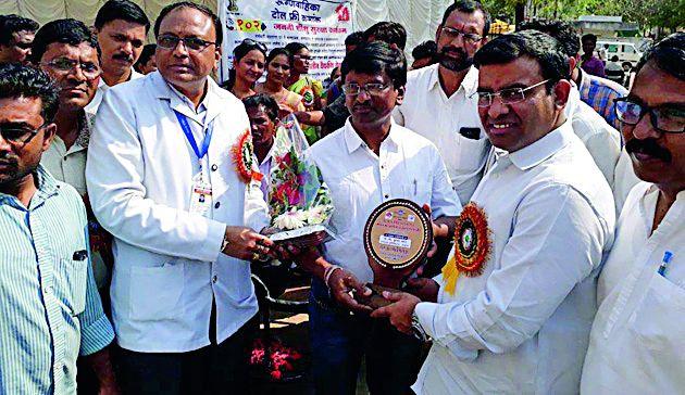 The 'Kukade' family celebrating birthdays by blood donation | रक्तदानाने जन्मदिवस साजरा करणारे ‘कुकडे’ कुटुंब The 'Kukade' family celebrating birthdays by blood donation | रक्तदानाने जन्मदिवस साजरा करणारे ‘कुकडे’ कुटुंब
