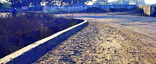 'U-turn' dangerous on the Devadi National Highway | देव्हाडी राष्ट्रीय महामार्गावरील ‘यू-टर्न’ धोकादायक 'U-turn' dangerous on the Devadi National Highway | देव्हाडी राष्ट्रीय महामार्गावरील ‘यू-टर्न’ धोकादायक