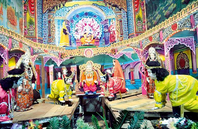 Chief Minister - Minister of State of Pavanachari, Lord Ganapati | मुख्यमंत्री - राज्यमंत्री पवनारखारीच्या गणपतीचे भक्त