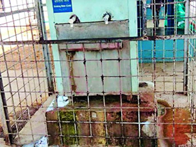 Liquid water supply from the soft waterway | शीतल जलयंत्रातून कोमट पाण्याचा पुरवठा Liquid water supply from the soft waterway | शीतल जलयंत्रातून कोमट पाण्याचा पुरवठा