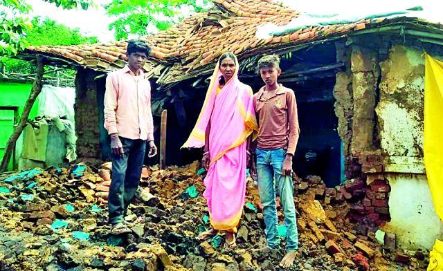 Santhadhar in the district | जिल्ह्यात संततधार