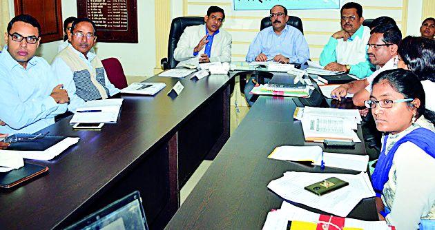 Review of development works taken by the Guardian Secretary | पालक सचिव यांनी घेतला विकास कामांचा आढावा Review of development works taken by the Guardian Secretary | पालक सचिव यांनी घेतला विकास कामांचा आढावा