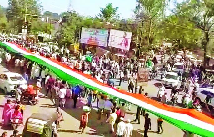 Rally in against 'NRC', 'CAA' in Buldhana | ‘एनआरसी’, ‘सीएए’च्या विरोधात बुलडाण्यात तिरंगा यात्रा