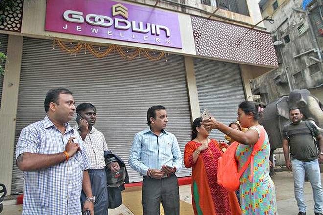 Three complainants cheated 3 crore 8 lakh by Goodwin; Crime in Naupada Police | गुडविनकडून १६५ तक्रारदारांची तीन कोटी आठ लाखांची फसवणूक; नौपाडा पोलीसांत गुन्हा