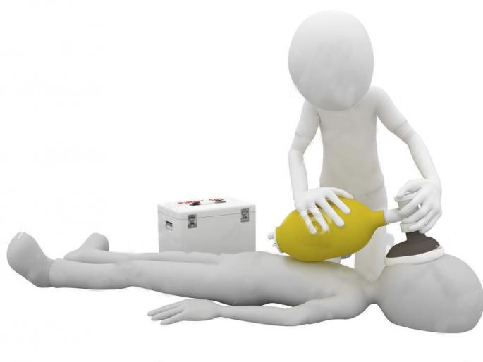 ... and read the injured, Prana, Doctor and the police created the scene of the man | ...अन त्या जखमीचे वाचले प्राण,डॉक्टर आणि पोलिसांनी घडविले माणूसकीचे दर्शन ... and read the injured, Prana, Doctor and the police created the scene of the man | ...अन त्या जखमीचे वाचले प्राण,डॉक्टर आणि पोलिसांनी घडविले माणूसकीचे दर्शन