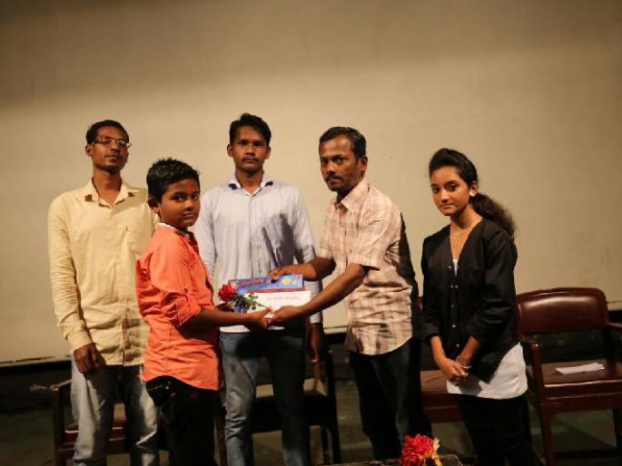 Beautiful coordination of painting and film: Parsvnath Nandre | चित्रकला आणि चित्रपट यांचा सुरेख समन्वय : पार्श्वनाथ नांद्रे Beautiful coordination of painting and film: Parsvnath Nandre | चित्रकला आणि चित्रपट यांचा सुरेख समन्वय : पार्श्वनाथ नांद्रे