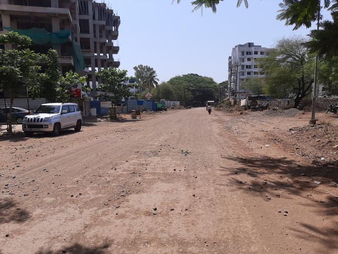 Waiting for asphalting of Baddenagar-Patilnagar road | बडदेनगर-पाटीलनगर भागातील रस्ता डांबरीकरणाच्या प्रतीक्षेत