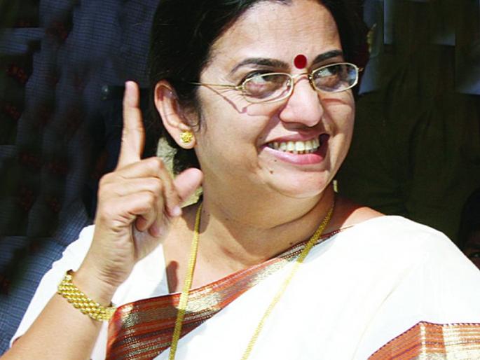 Discussion about the Rekha Khedekar returning to BJP | निवडणुकांच्या तोंडावर रेखाताई खेडेकर यांच्या घरवापसीची चर्चा Discussion about the Rekha Khedekar returning to BJP | निवडणुकांच्या तोंडावर रेखाताई खेडेकर यांच्या घरवापसीची चर्चा