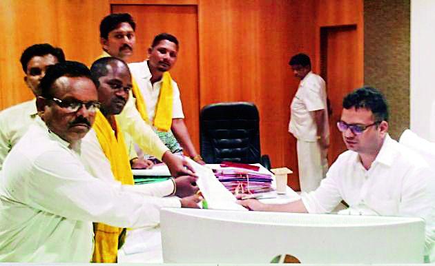 Strict action should be taken against the killers of Shubhangi | शुभांगीच्या मारेकऱ्यांवर कठोर कारवाई करावी Strict action should be taken against the killers of Shubhangi | शुभांगीच्या मारेकऱ्यांवर कठोर कारवाई करावी