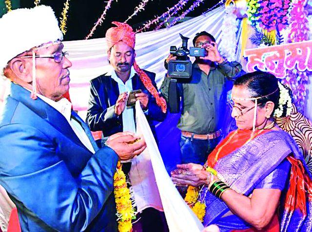 Social message about the relationship of Sasu-Suna | सासु-सुनांच्या नात्याबद्दल दिला सामाजिक संदेश Social message about the relationship of Sasu-Suna | सासु-सुनांच्या नात्याबद्दल दिला सामाजिक संदेश