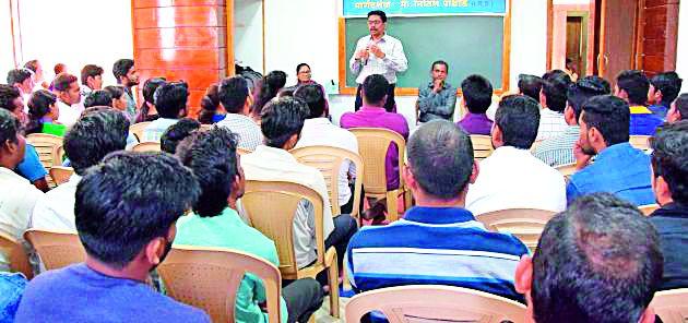 Move towards the goal without having an inferiority complex | न्यूनगंड न बाळगता ध्येयाकडे वाटचाल करा Move towards the goal without having an inferiority complex | न्यूनगंड न बाळगता ध्येयाकडे वाटचाल करा