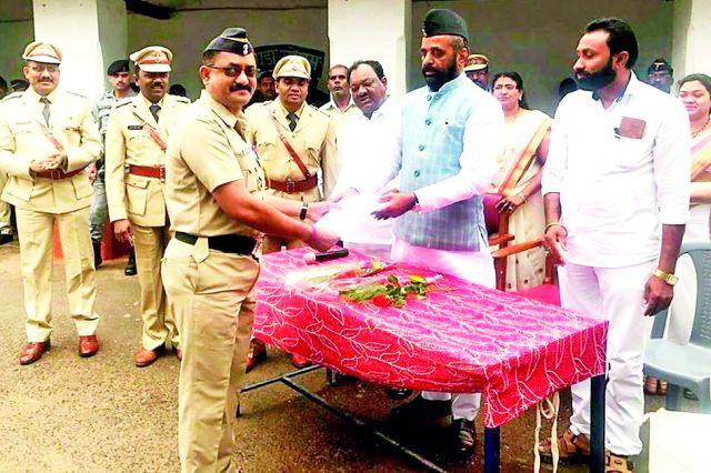 Citizens of the country should be expected to vote | बंदीवानातून राष्ट्रोत्कर्षाला अपेक्षित नागरिक घडावे Citizens of the country should be expected to vote | बंदीवानातून राष्ट्रोत्कर्षाला अपेक्षित नागरिक घडावे