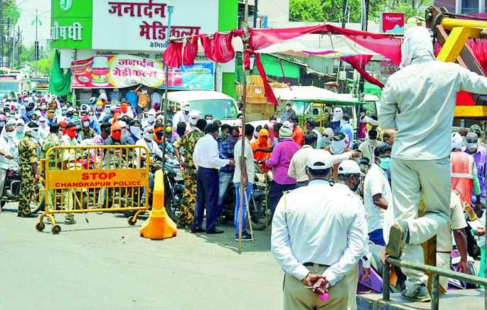 Suddenly a crowd erupted in Chandrapur | चंद्रपुरात अचानक उसळली गर्दी Suddenly a crowd erupted in Chandrapur | चंद्रपुरात अचानक उसळली गर्दी