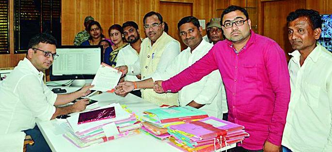 The situation of Chandrapurkar's life due to lack of water | पाण्याअभावी चंद्रपूरकरांच्या जीवाचे हाल The situation of Chandrapurkar's life due to lack of water | पाण्याअभावी चंद्रपूरकरांच्या जीवाचे हाल