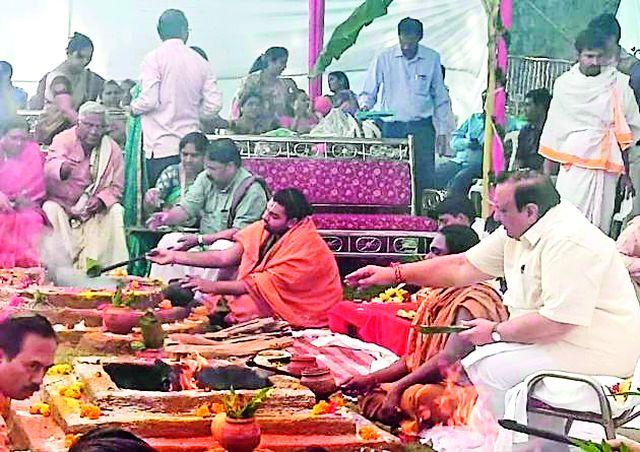 Chandyadian for the benefit of paper mill workers | पेपर मिल कामगारांच्या हितासाठी चंडीयज्ञ