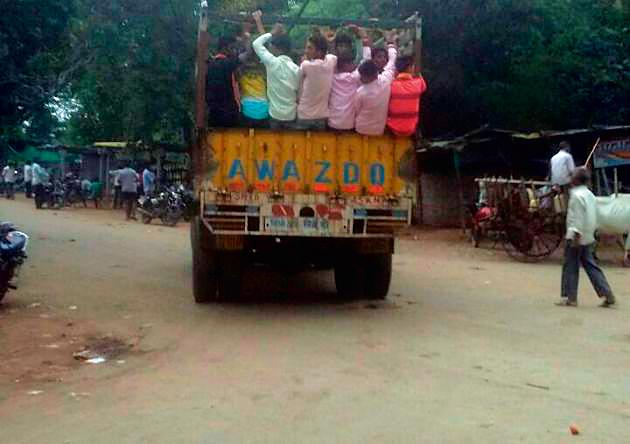 The students behave like animals | विद्यार्थ्यांना जनावरांसारखी वागणूक The students behave like animals | विद्यार्थ्यांना जनावरांसारखी वागणूक