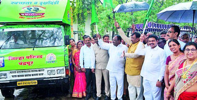 Message from 'plantation' to tree plantation | वृक्ष लागवडीतून ‘वननिर्मिती’चा संदेश द्या Message from 'plantation' to tree plantation | वृक्ष लागवडीतून ‘वननिर्मिती’चा संदेश द्या