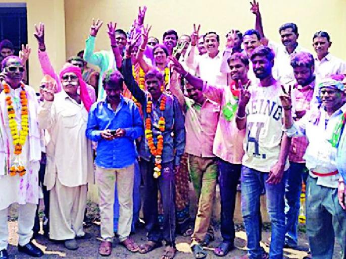 Congress flag of 10 out of 16 gram panchayats | १६ पैकी दहा ग्रामपंचायतीत काँग्रेसचा झेंडा Congress flag of 10 out of 16 gram panchayats | १६ पैकी दहा ग्रामपंचायतीत काँग्रेसचा झेंडा