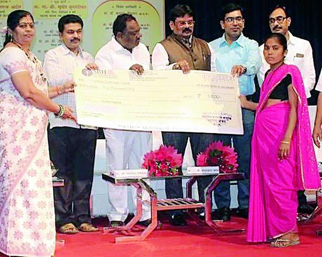 All construction workers should register | सर्वच बांधकाम कामगारांनी करावी नोंदणी All construction workers should register | सर्वच बांधकाम कामगारांनी करावी नोंदणी