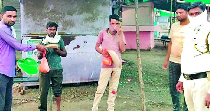 The journey of 150 km from Telangana to Korpana | तेलंगणा ते कोरपना दीडशे किमीचा प्रवास पायदळ The journey of 150 km from Telangana to Korpana | तेलंगणा ते कोरपना दीडशे किमीचा प्रवास पायदळ