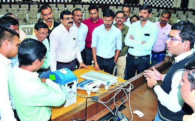 EVM checkpoint in every village | प्रत्येक गावात ईव्हीएमची चाचपणी