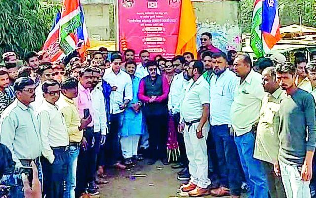 MNS movement near halfway flyover | अर्धवट उड्डाणपुलाजवळ मनसेचे आंदोलन