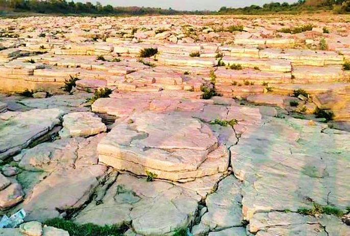 That part of the Panganga river is called Selfie Point | पैनगंगा नदीतील तो भाग ठरतोय सेल्फी पॉईंट That part of the Panganga river is called Selfie Point | पैनगंगा नदीतील तो भाग ठरतोय सेल्फी पॉईंट