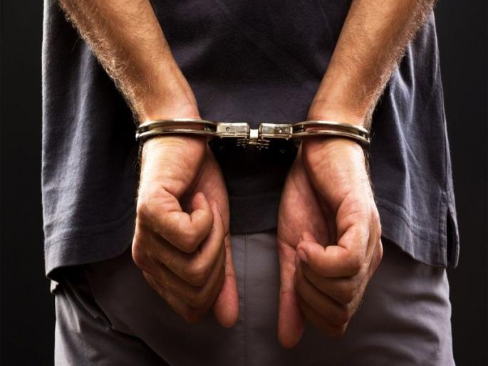 Molestation of a married man in Dhule, filed against him | धुळे येथे विवाहितेचा विनयभंग, एकाविरूद्ध गुन्हा दाखल Molestation of a married man in Dhule, filed against him | धुळे येथे विवाहितेचा विनयभंग, एकाविरूद्ध गुन्हा दाखल