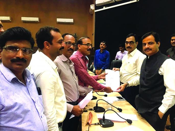 Independent forum in Zilla Parishad to solve teacher problems | शिक्षकांच्या समस्या सोडविण्यासाठी जिल्हा परिषदेत स्वतंत्र मंच! Independent forum in Zilla Parishad to solve teacher problems | शिक्षकांच्या समस्या सोडविण्यासाठी जिल्हा परिषदेत स्वतंत्र मंच!